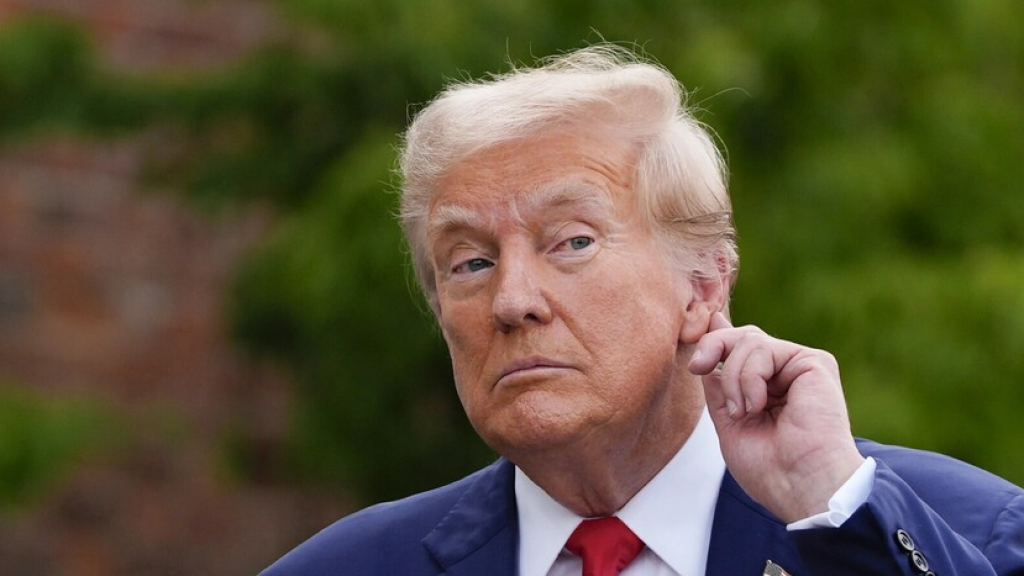 ترامب: إيران بلد قوي وذكي ويمتلك مقاتلين أشداء.. 