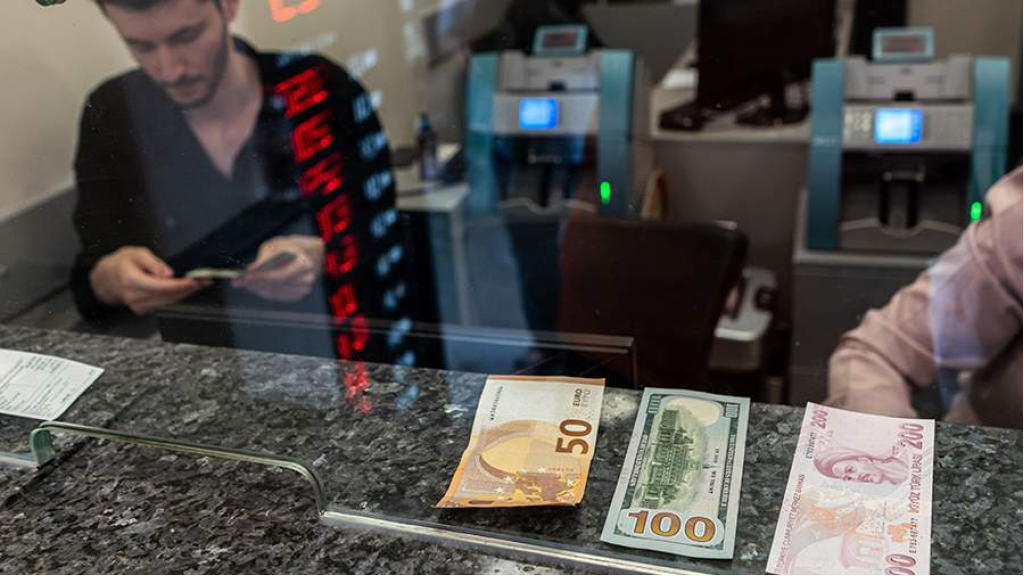 فايننشال تايمز: الذكاء الاصطناعي يمثل تهديداً للنظام المصرفي