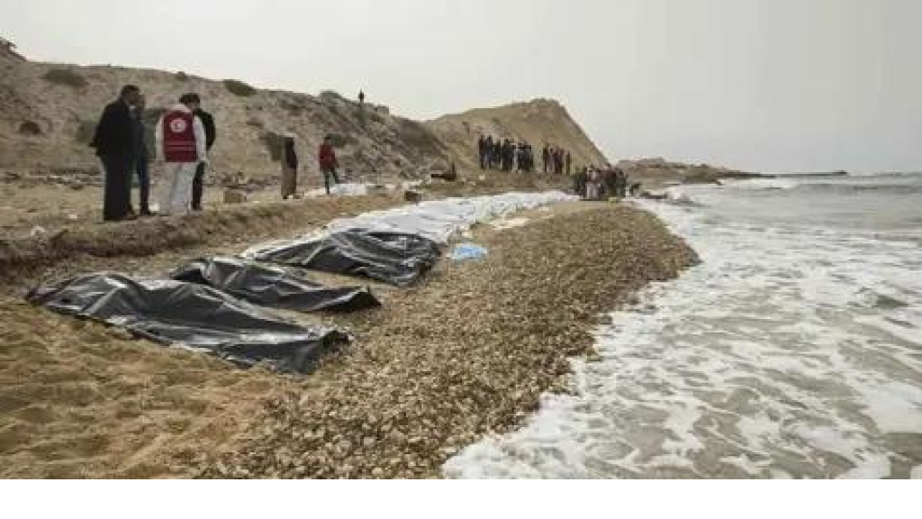 انتشال 17 جثة لمهاجرين قبالة السواحل الليبية 