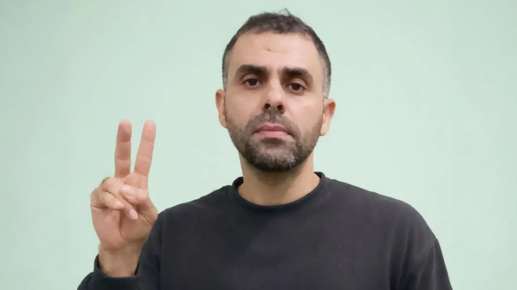 صورة أرشيفية لحذيفة الكحلوت “أبو عبيدة” خلال المجاعة بغزة