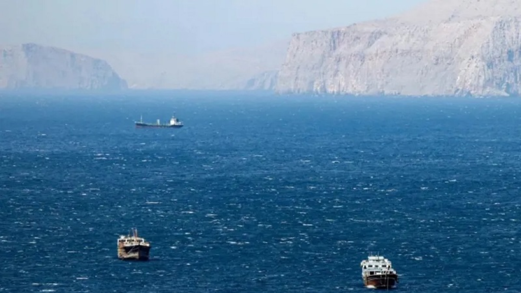 طهران تجبر ناقلتين على التراجع في مضيق هرمز