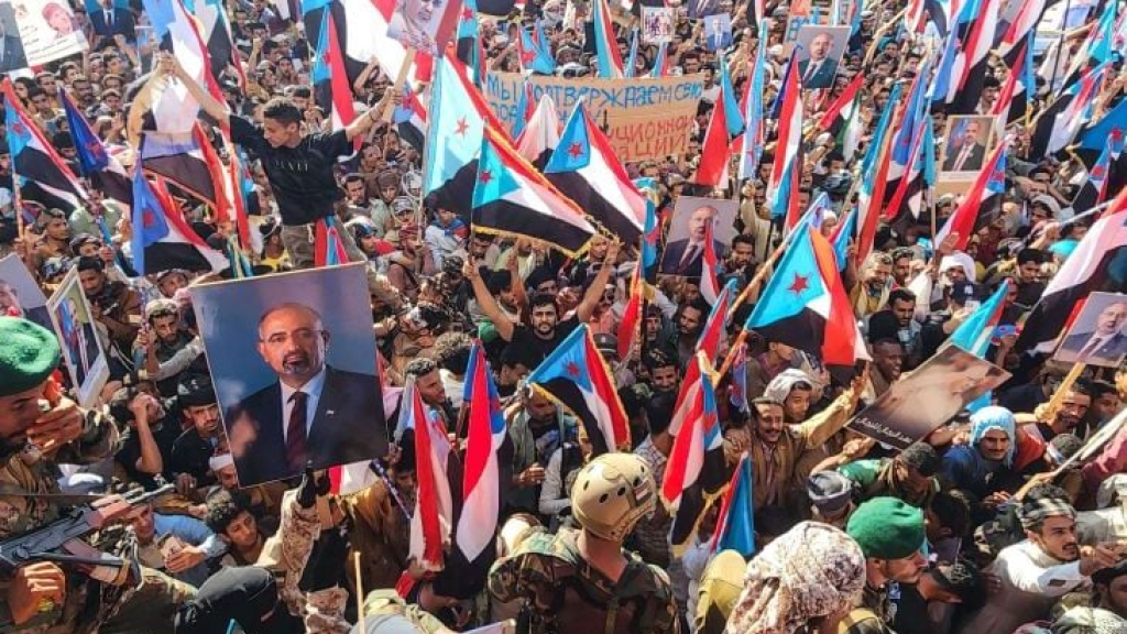 اليمن: مسلحون موالون لـ “الانتقالي” اقتحموا مبنى محافظة الضالع