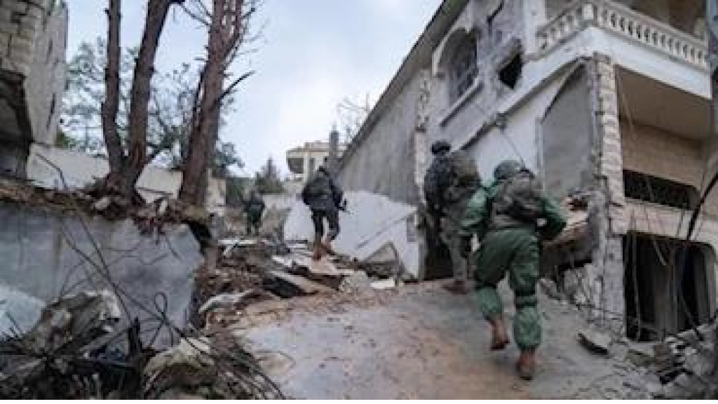 العدو الإسرائيلي يواصل حرق منازل الجنوب وتدميرها