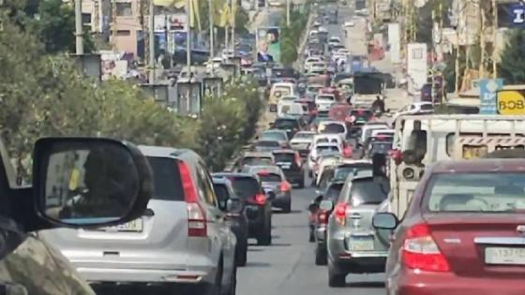زحمة خانقة تشل مداخل بيروت.. وحركة مرور كثيفة على هذه الطرقات