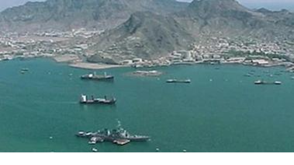 صنعاء تلوّح بإغلاق باب المندب