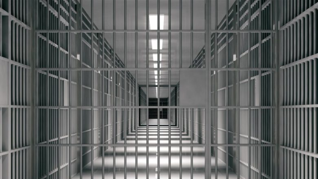 بسبب زواجها الثاني السريع… مغنية عربية إلى السجن  