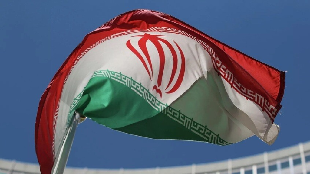 طهران: لا مفاوضات ما لم يرفع الحصار البحري