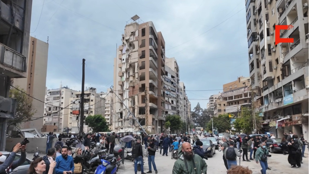 الإعلاميون يجولون في الضاحية الجنوبية لدحض مزاعم استهداف مواقع عسكرية