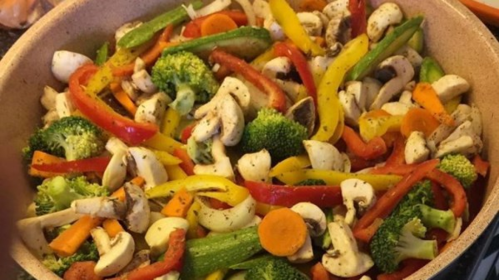 الثوم الأزرق في المطبخ.. ظاهرة مرعبة أم تفاعل كيميائي طبيعي؟