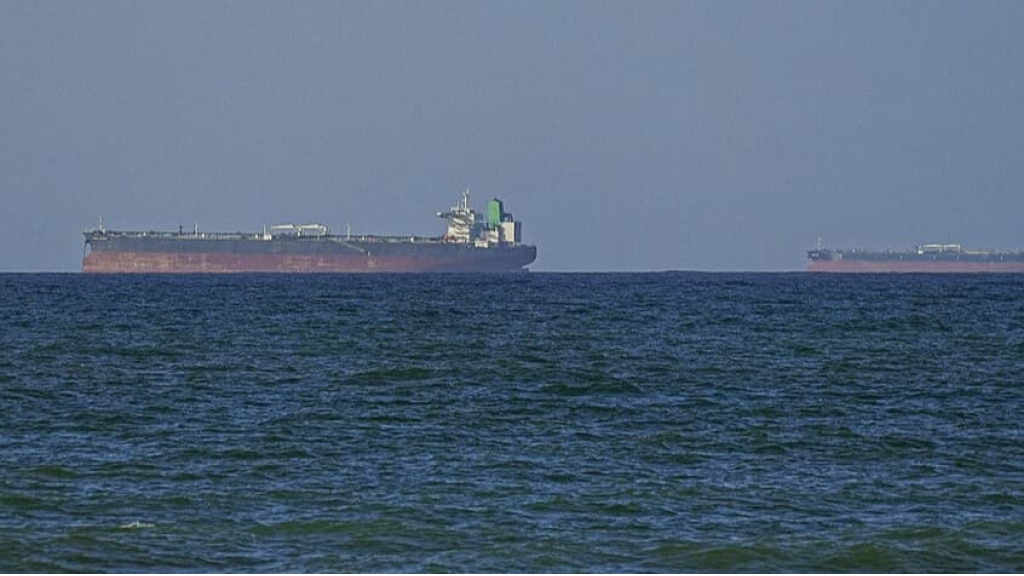 هيئة العمليات البحرية البريطانية: سفينة حاويات تعرضت لإطلاق نار من زورق للحرس الثوري