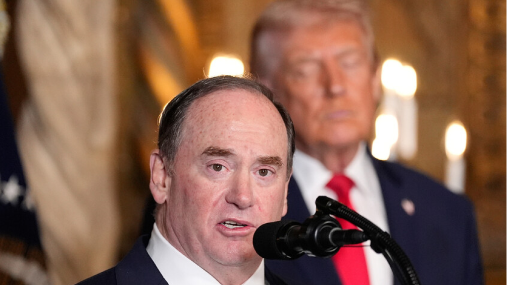 تزامنا مع حصار إيران.. استقالة وزير البحرية الأمريكي بسبب توتر متصاعد في البنتاغون وخلاف مع هيغسيث