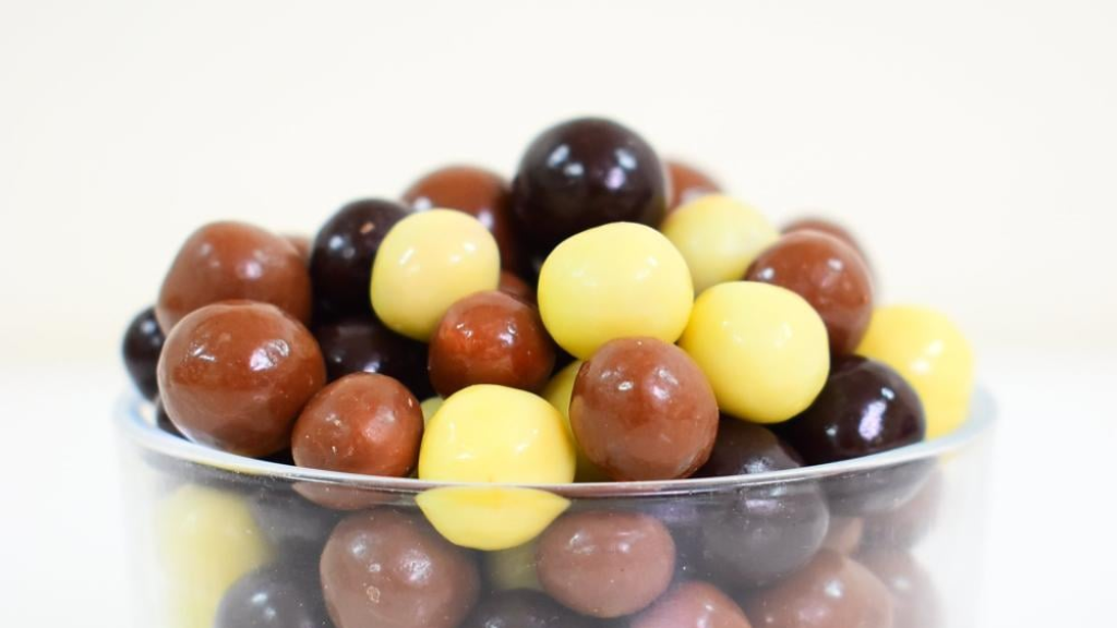 سناكس للدايت.. طريقة عمل كرات حمص بالشوكولاتة