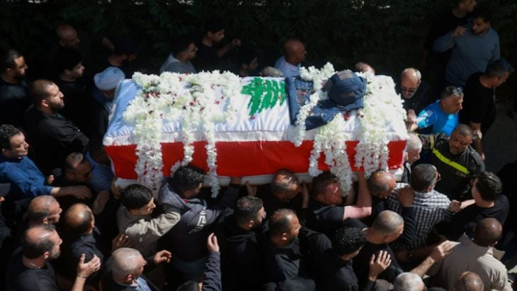 تشييع جثمان الصحافية آمال خليل .. تنديد رسمي باستهدافها ودعوات لمحاسبة إسرائيل قضائيا لارتكابها “جرائم حرب”