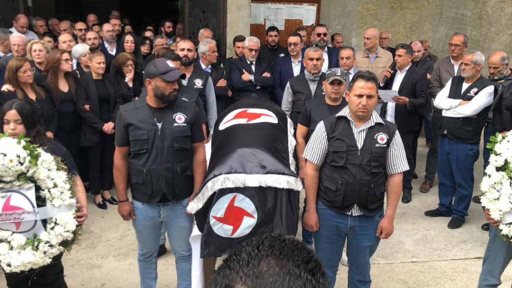 بالصور.. الوداع الأخير لرفيق النهضة… غسان قرعان محمولًا على أكتاف الوفاء