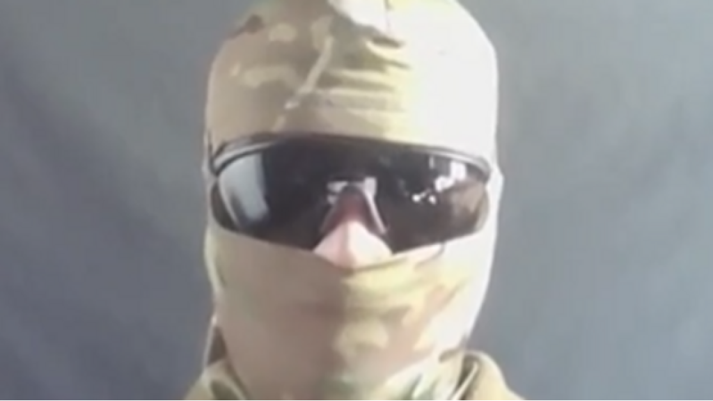 ملثم أوكراني يخترق اجتماعاً عبر 