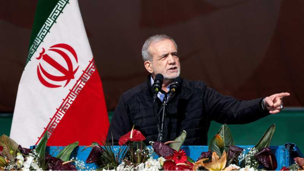 بزشكيان يدعو لترشيد الكهرباء بعد تضرر البنية التحتية