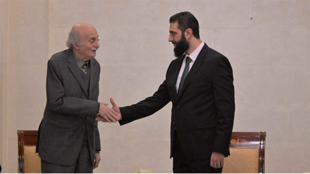 جنبلاط يلتقي الشرع في قصر الشعب