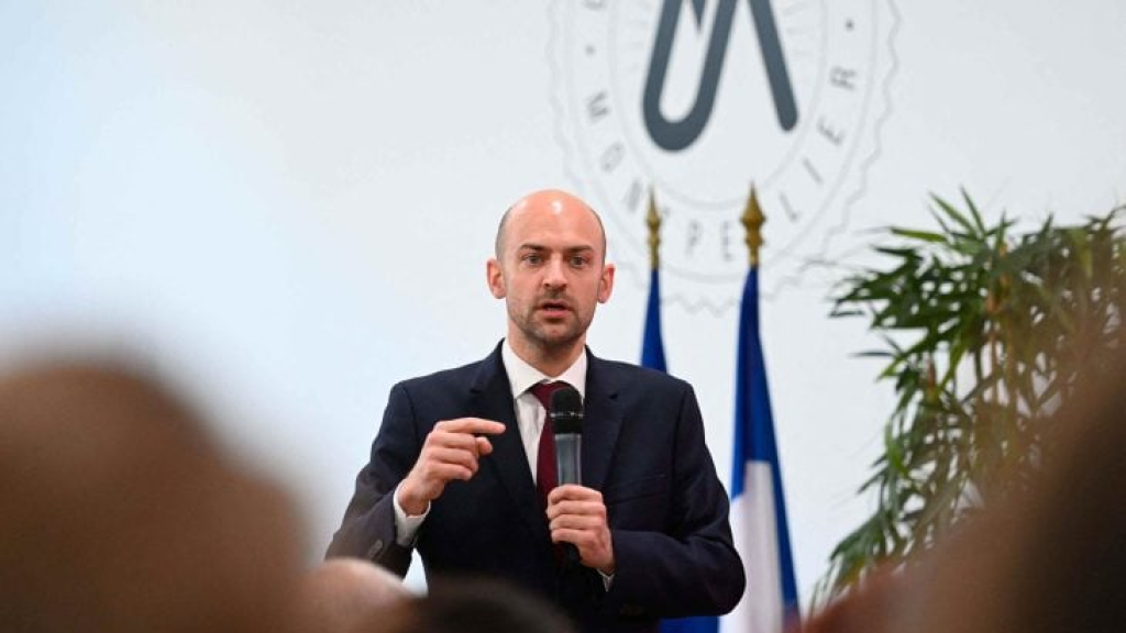 هكذا برر وزير الخارجية الفرنسي امتناع بلاده عن التصويت على القرار الأممي بشأن العبودية في إفريقيا