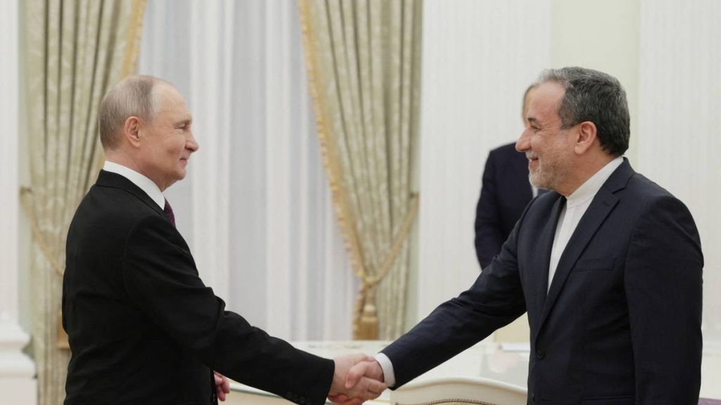 وصول وزير الخارجية الإيراني إلى سانت بطرسبرغ الروسية للقاء بوتين