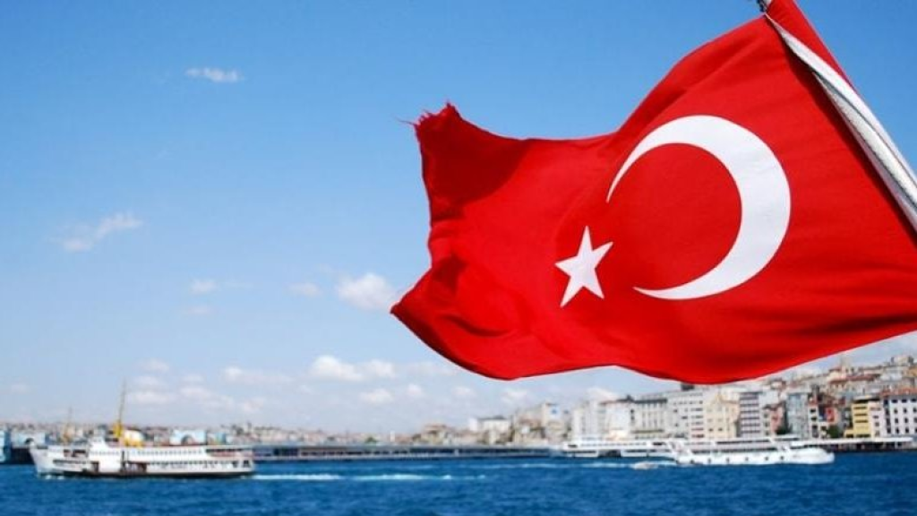 لبنان يتسلّم حمولة سفينة مساعدات من تركيا