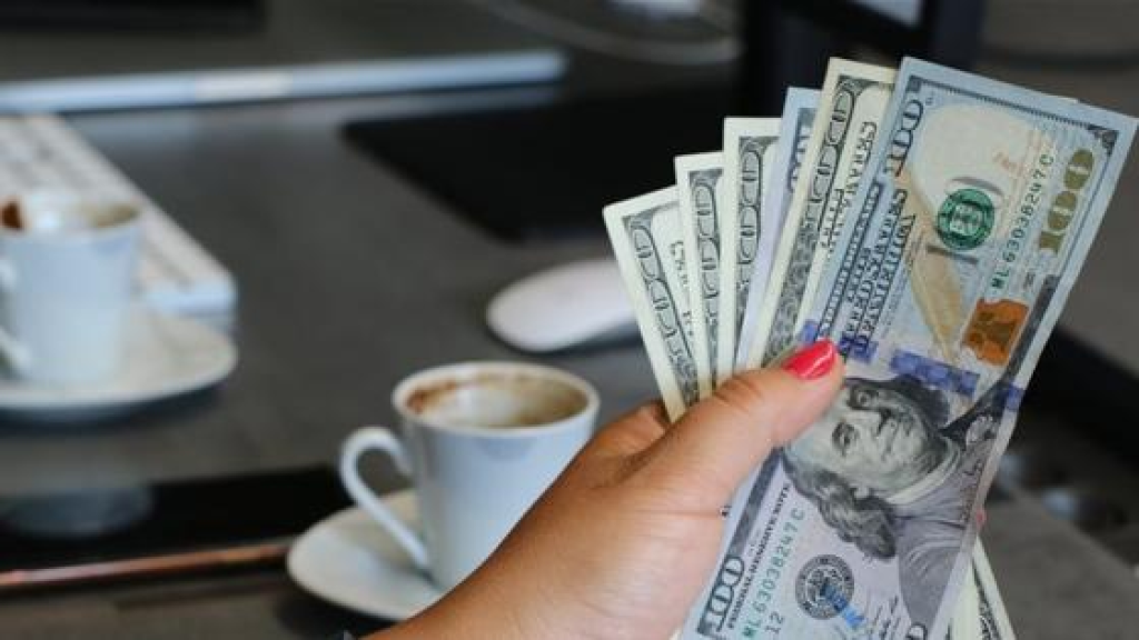 أزمة رواتب تلوح في الأفق: هل تعجز الدولة عن الإيفاء بالتزاماتها؟