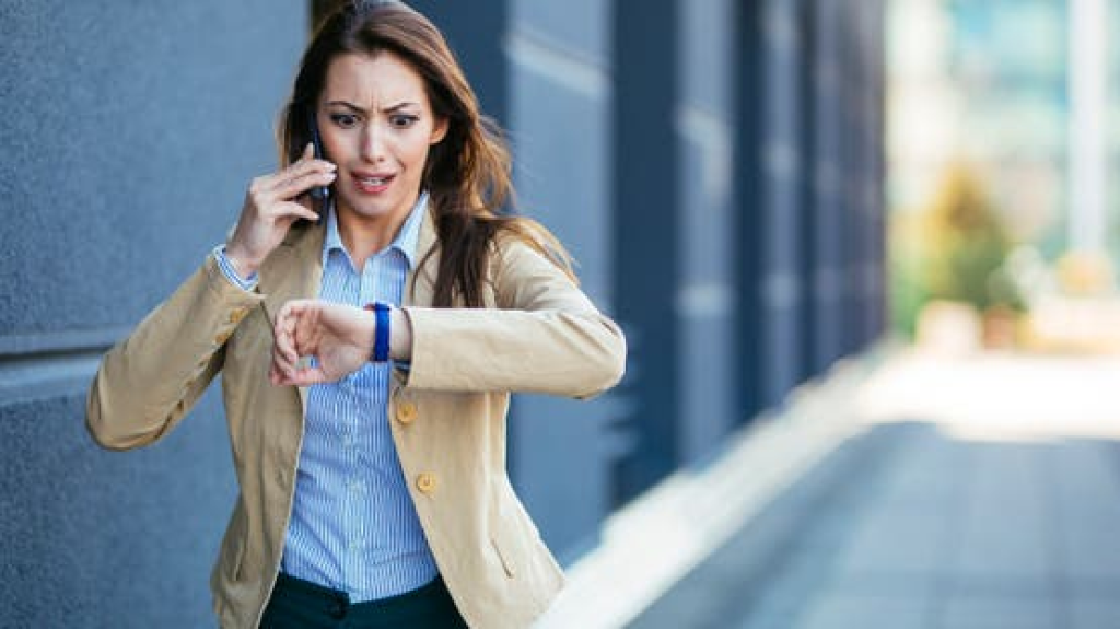 الانضباط الزائد في المواعيد.. عادة يومية أم آلية دفاع؟