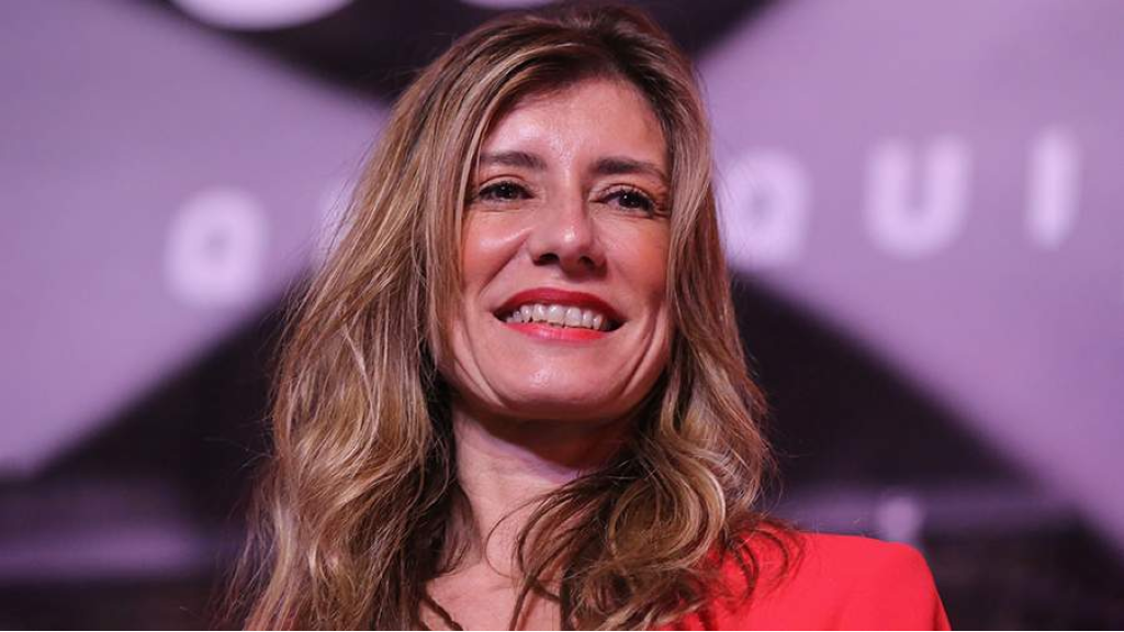 زوجة رئيس الوزراء الإسباني تهاجم صحفياً بسبب سؤال حول الفساد