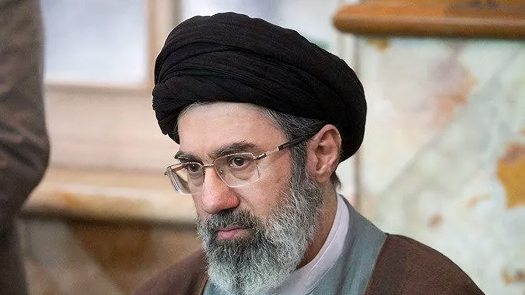 الرئيس الإيراني يكشف عن لقاء مع المرشد مجتبى خامنئي
