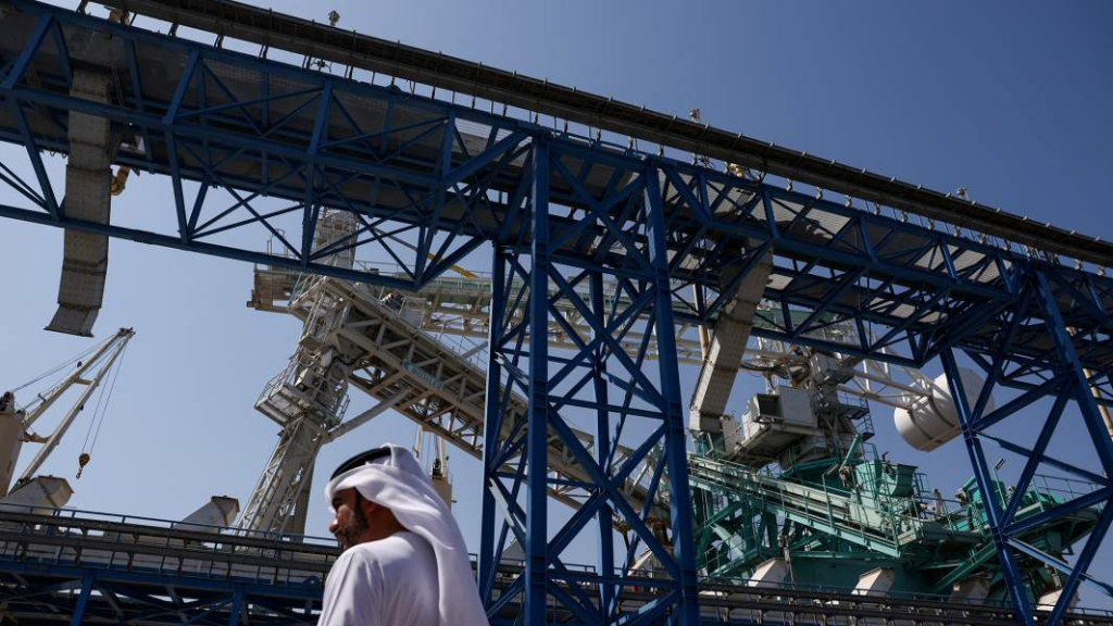ما هي الدول التي سيتعين عليها الاستثمار في إعادة بناء الصناعة بعد الحرب في الشرق الأوسط