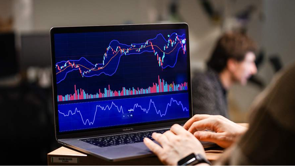 لماذا تتجاوز صفقات سوق العقود الآجلة السياسة الأمريكية تجاه إيران