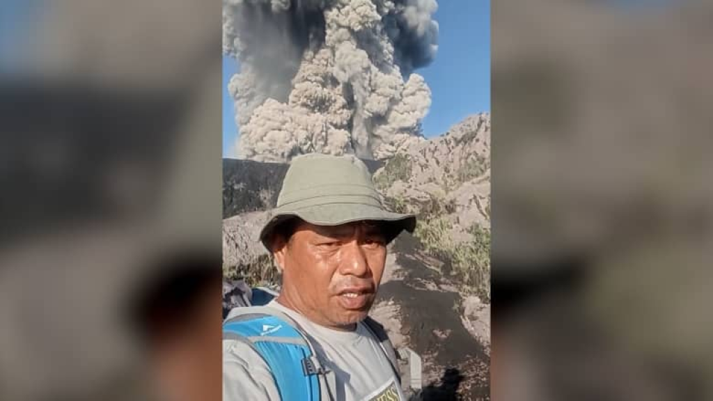مأساة إندونيسيا غازات سامة وصخور ملتهبة تنهي حياة 3 متسلقين