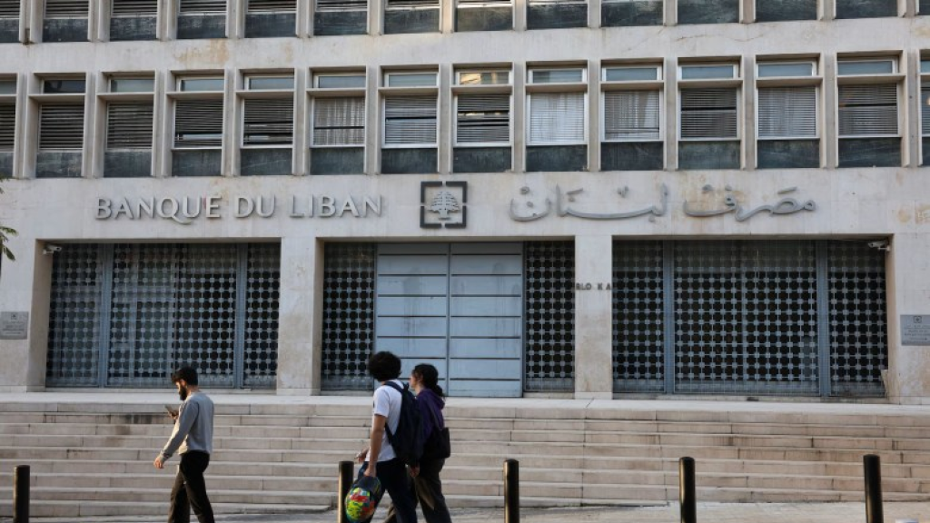 هل تتوقف السحوبات الشهرية أم يذهب المركزي نحو التمديد؟