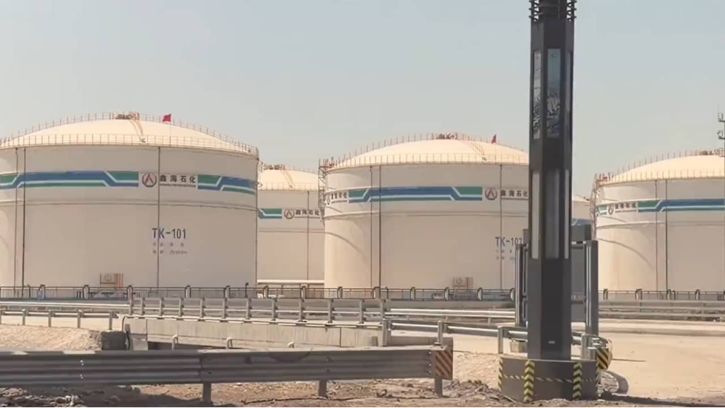 بمليارات الدولارات.. هكذا تمول بكين طهران بعيداً عن سطوة الدولار
