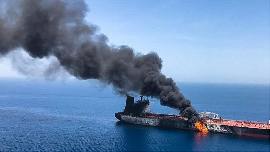 انفجار في سفينة قبالة جنوب العراق بمقذوف مجهول