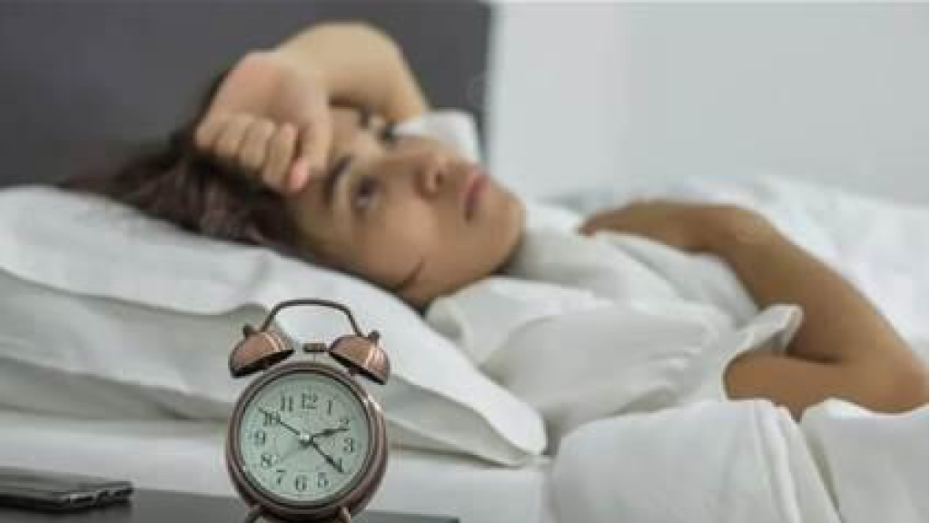 تأثير السهر وقلة النوم على صحة القلب والدماغ