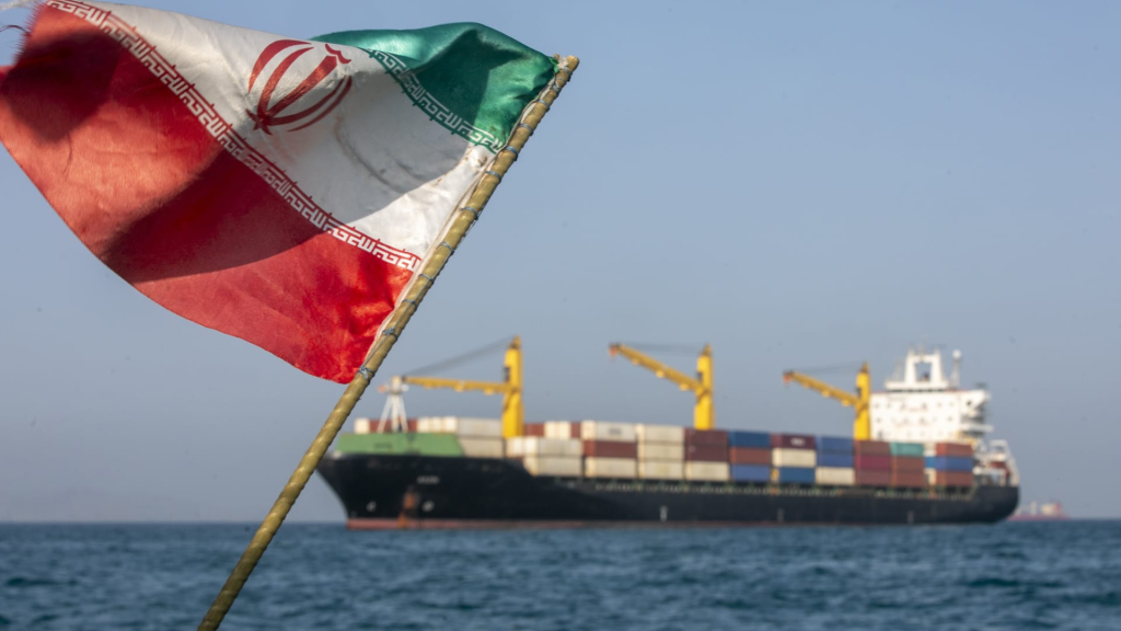 نفوذ إيران على مضيق هرمز باق وما البدائل أمام دول الخليج؟