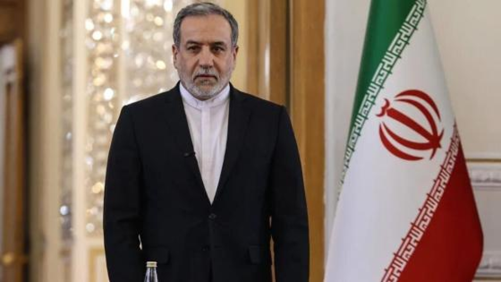 غير واقعي.. عراقجي يستبعد عقد لقاء بين خامنئي وترامب