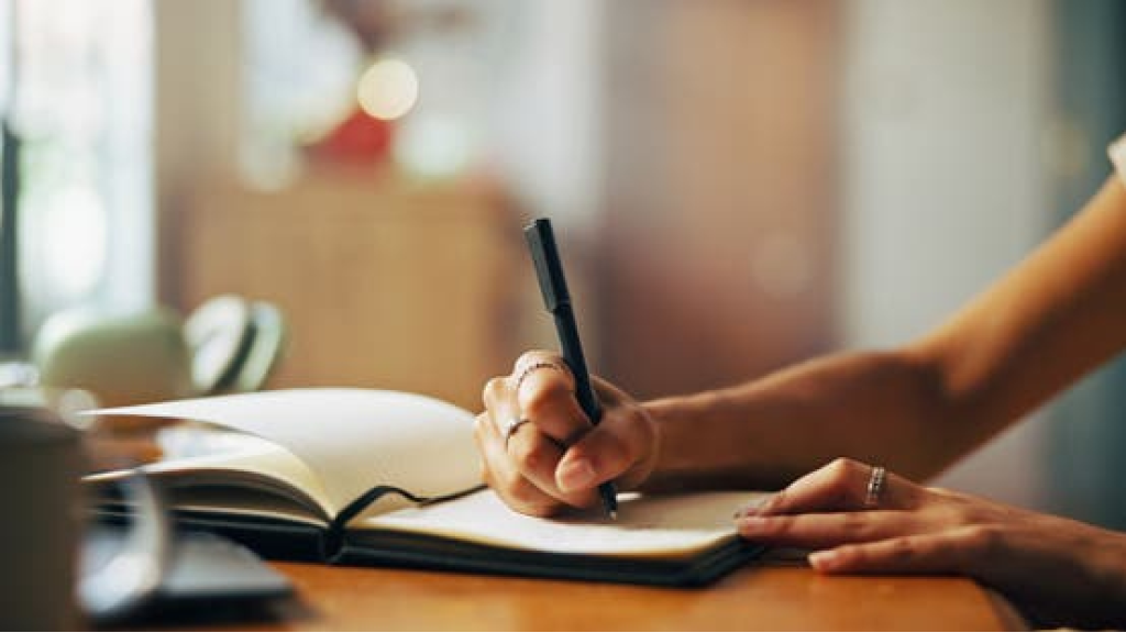 الكتابة.. هواية تعيد برمجة العقل وتبني المرونة النفسية