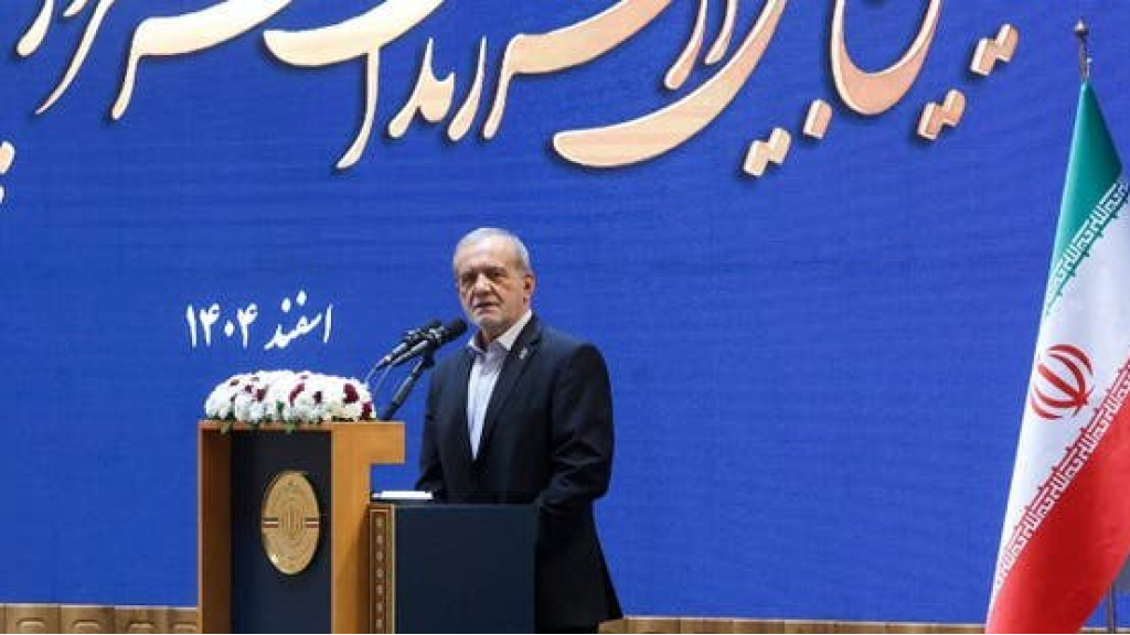الرئيس الإيراني: يجب أن نُخرج البلاد من حالة لا حرب ولا سلم