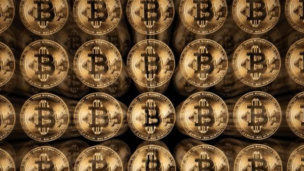 بتكوين تخسر نصف قيمتها.. اختبار جديد للمستثمرين