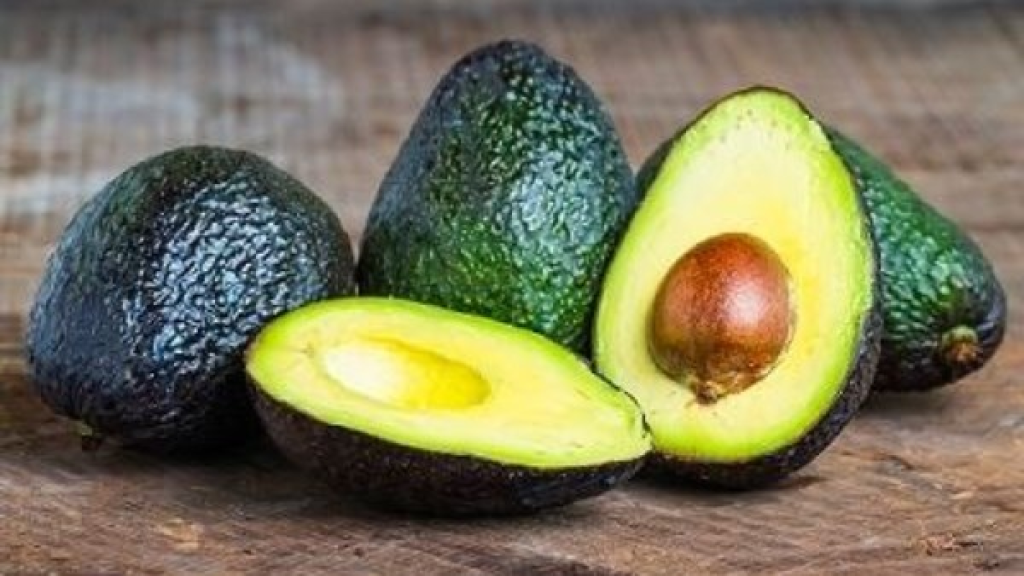 علاقة الافوكادو بصحة عينيك.. معلومات مفاجئة