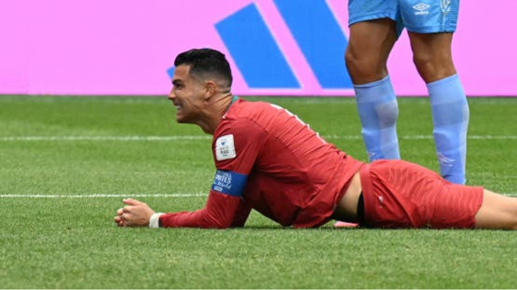 لاعب الكونغو في تصريح صادم: لم نهتم برونالدو.. لأنه تقدّم في السن