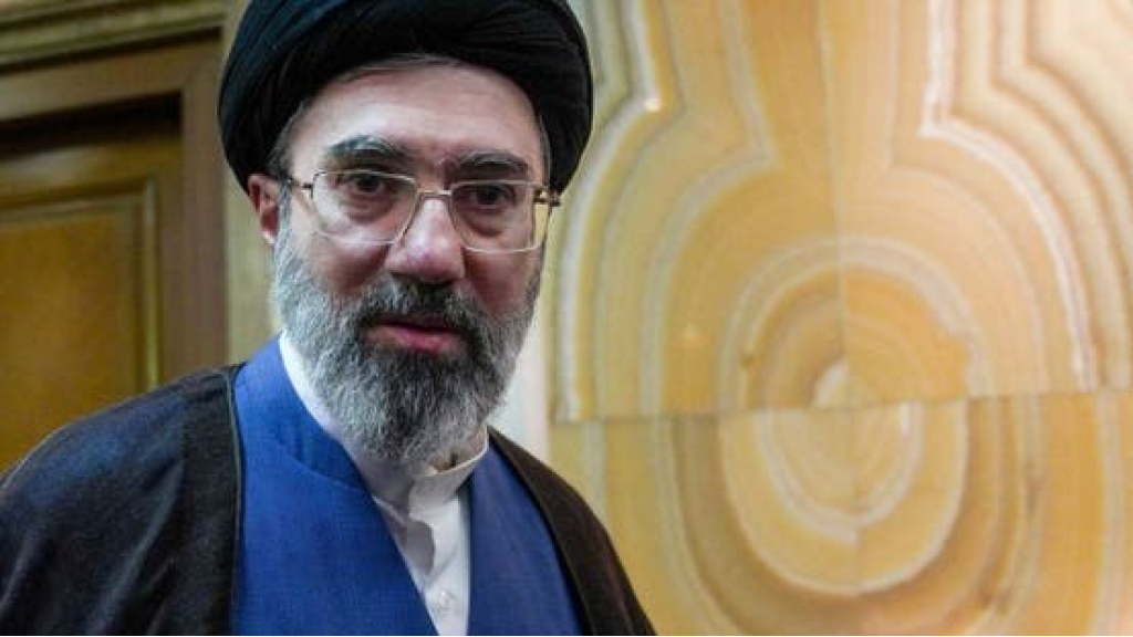 مجتبى خامنئي: أصدرت الموافقة على مذكرة التفاهم.. وبزشكيان يتحمل المسؤولية