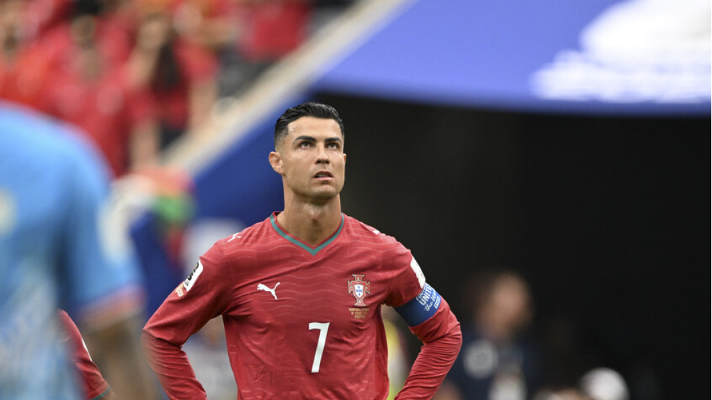 بعد غضب عارم.. مدرب البرتغال يعلق على تصريحات جواو نيفيز بشأن كريستيانو