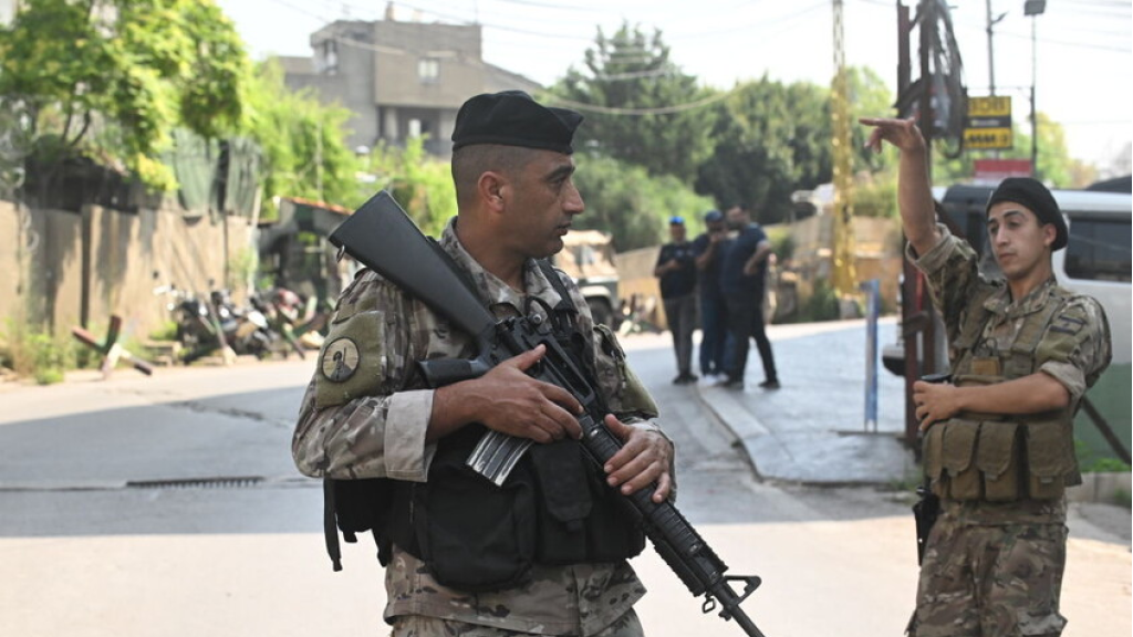 الجيش اللبناني يطلق النار على شخصين قرب السفارة الأمريكية