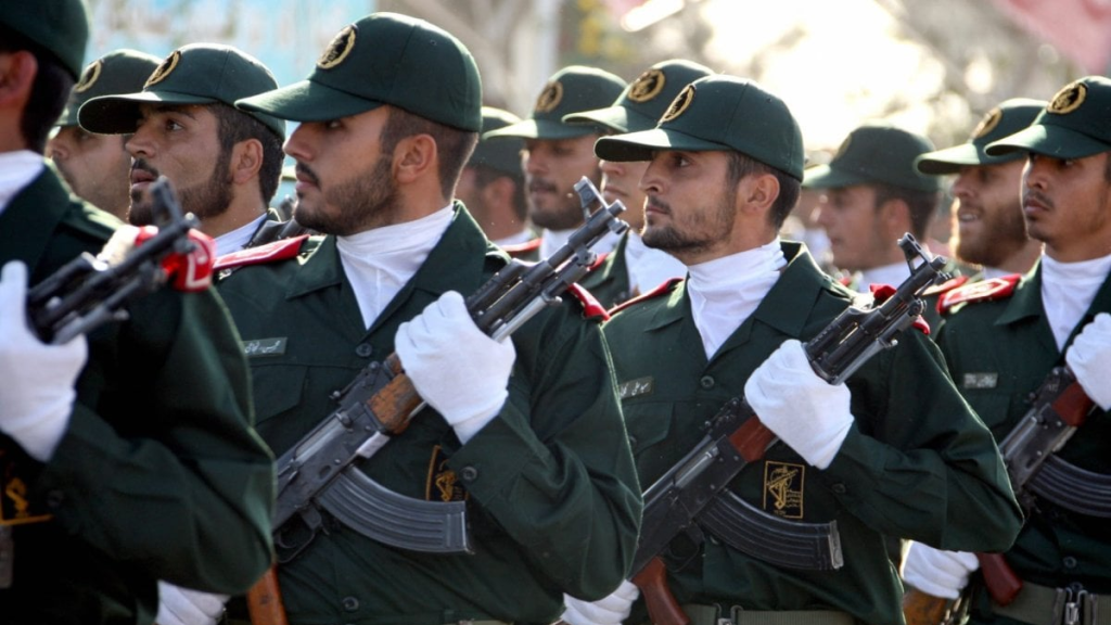 حرس الثورة يعلن ضرب قواعد أميركية في الخليج