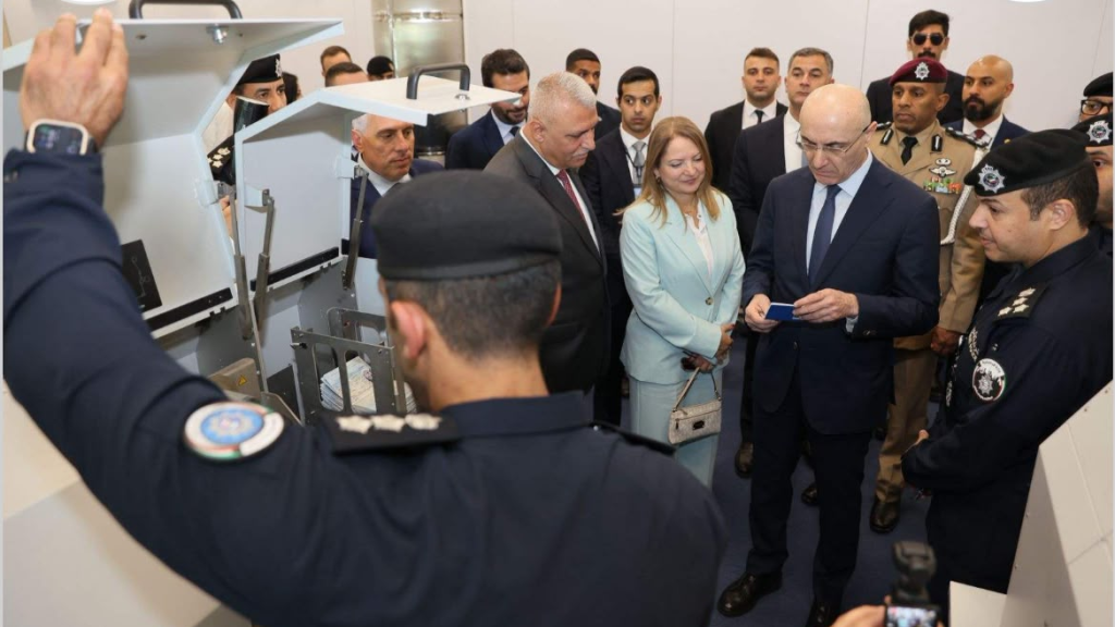 منظومات ذكية ومكافحة جريمة.. ماذا في زيارة الحجار إلى الكويت؟