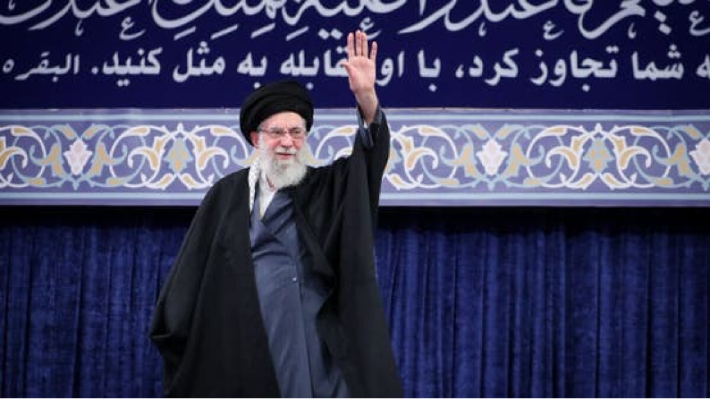 قبل الجنازة.. إيران تنشر مشاهد لم تعرض من قبل لخامنئي