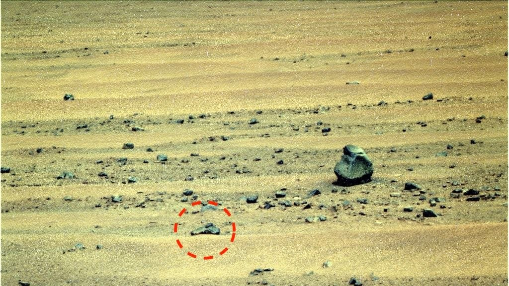  صورة قديمة على المريخ تشعل جدلاً كبيراً.. 