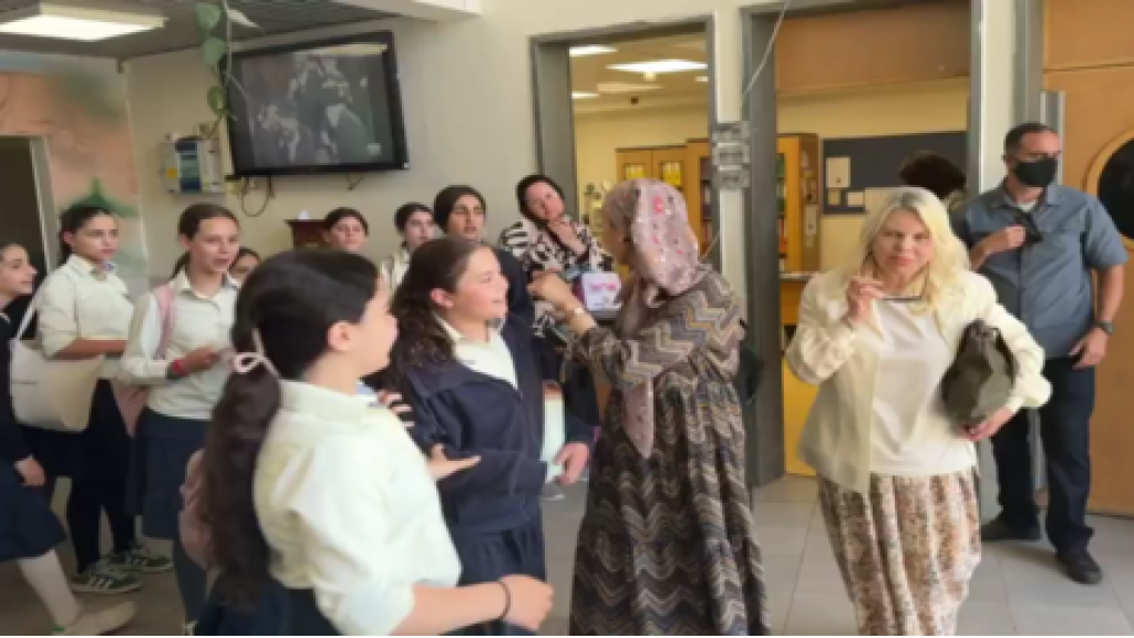 سارة نتنياهو تصرخ بوجه زوجها: 